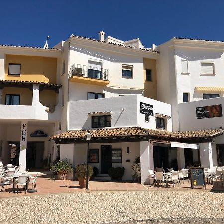 Charming 2 Bed Apartment Next To Cabopino Beach, Spain Марбеля Екстериор снимка